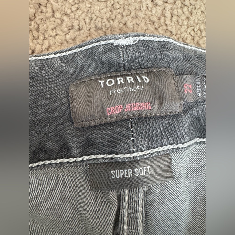 Torrid Crop Jeggings | Slate Blue-Grey Wash | Size 22 (3X) - Picture 3 of 9